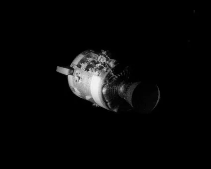 Нещасливий Аполлон як екіпаж знаменитого космічного корабля - Аполлон-13 - зумів залишитися в (екіпаж) Нещасливий Аполлон як екіпаж знаменитого космічного корабля - Аполлон-13 - зумів залишитися в
