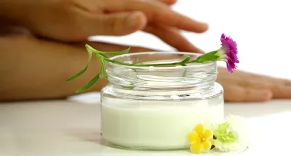 15 Кращих засобів по догляду за руками