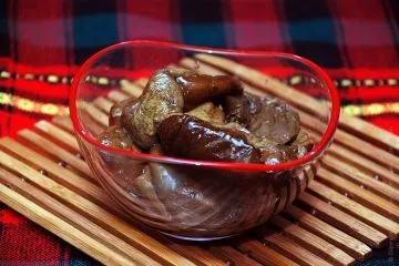 Перець фарширований грибами і рисом з пряною заправкою