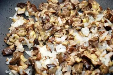 Перець фарширований грибами і рисом з пряною заправкою