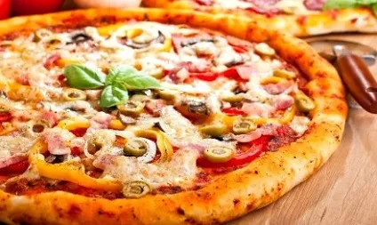 Піца з сиром ковбасою і солоними огірками рецепт з фото, блог кулінара (огірками) Піца з сиром ковбасою і солоними огірками рецепт з фото, блог кулінара