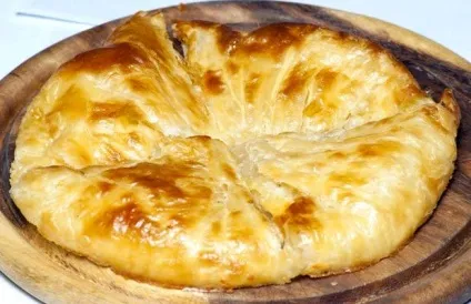 Піца з сиром ковбасою і солоними огірками рецепт з фото, блог кулінара (солоними) Піца з сиром ковбасою і солоними огірками рецепт з фото, блог кулінара