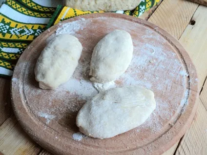Пиріжки з картоплею і цибулею на сковороді (рецепт) Пиріжки з картоплею і цибулею на сковороді