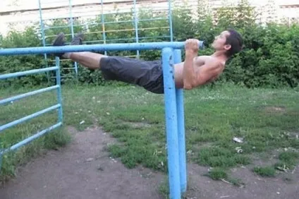 Підтягування на брусах