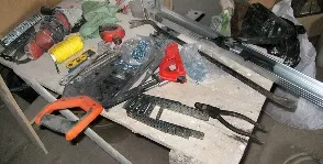 Розводимо сантехнічні труби у ванній, робимо злив ванни
