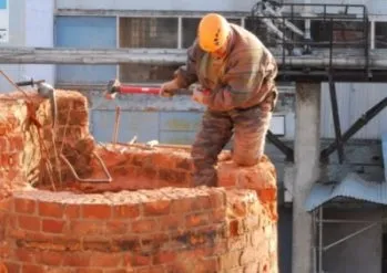 Розбирання стін кам'яних будівель