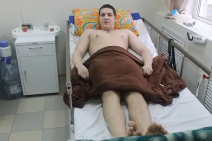 19-Літній дмитрий Володін, прикутий до ліжка, бореться за своє майбутнє завдяки допомозі людей (дмитрий) 19-Літній дмитрий Володін, прикутий до ліжка, бореться за своє майбутнє завдяки допомозі людей
