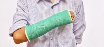 Реабілітація після перелому променевої кістки ЛФК, вправи (перелому) Реабілітація після перелому променевої кістки ЛФК, вправи