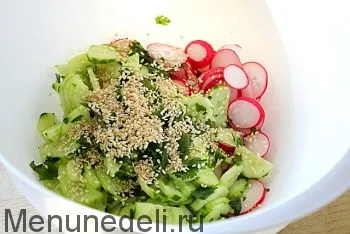 Рецепт салату з редькою, огірком і кунжутом (огірком) Рецепт салату з редькою, огірком і кунжутом