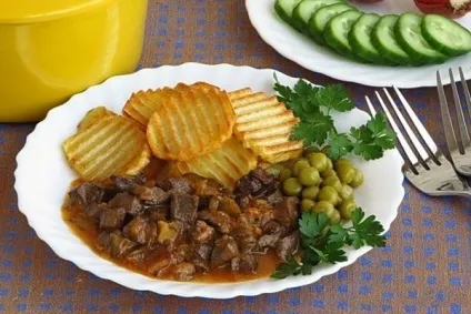 Рецепт серце тушковане з солоними огірками