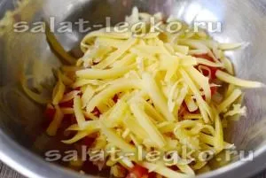 Салат з кальмарів з помідорами і сиром (рецепт) Салат з кальмарів з помідорами і сиром