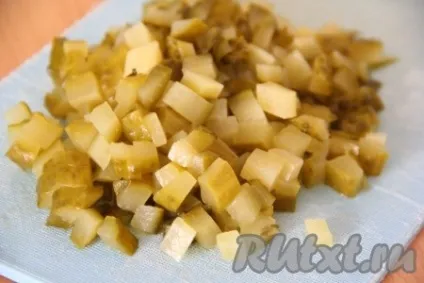 Салат з серцем і солоними огірками - рецепт з фото