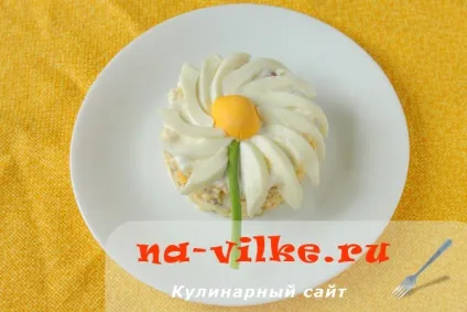 Салат ромашка з куркою і яйцем - рецепт з фото (куркою) Салат ромашка з куркою і яйцем - рецепт з фото