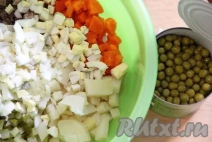 Салат з серцем і солоними огірками - рецепт з фото