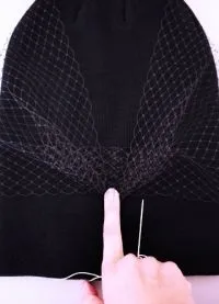 Шапка з вуаллю