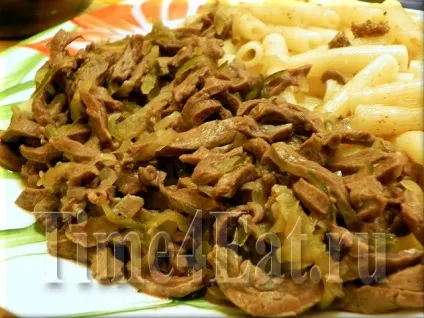 Серце тушковане з солоними огірками, пора перекусити!