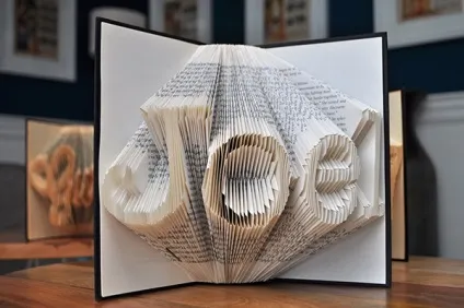 Складаємо книги в слова і цифри (diy) (вулична мода) Складаємо книги в слова і цифри (diy)