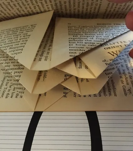 Складаємо книги в слова і цифри (diy) (вітрини) Складаємо книги в слова і цифри (diy)