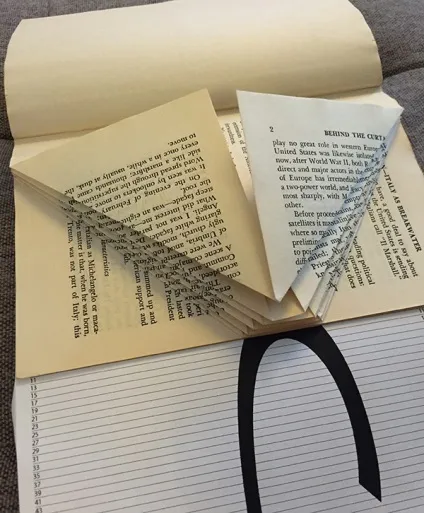 Складаємо книги в слова і цифри (diy) (слова) Складаємо книги в слова і цифри (diy)
