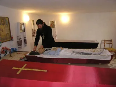 Смерть, похорон, відспівування - традиції, звичаї і практика православних християн (патріархія) Смерть, похорон, відспівування - традиції, звичаї і практика православних християн