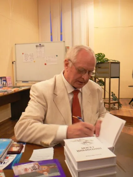 З'єднав сибір і північ