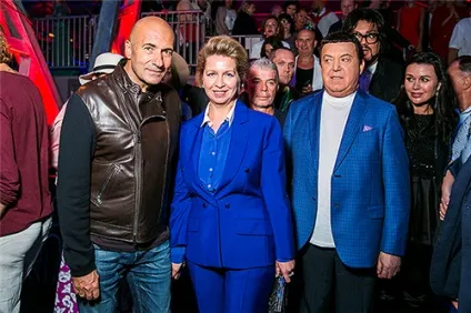 Світлана Медведєва на конкурсі - нова хвиля, блогер Есфір на сайті 7 жовтня 2015 року, пліткар (нова) Світлана Медведєва на конкурсі - нова хвиля, блогер Есфір на сайті 7 жовтня 2015 року, пліткар