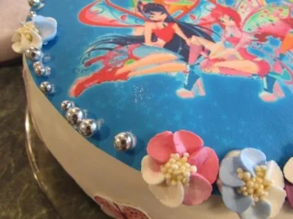 Торт з цукрової картинкою - тематика winx (i0twyewxy6xibz2av_nokr35cjk) Торт з цукрової картинкою - тематика winx