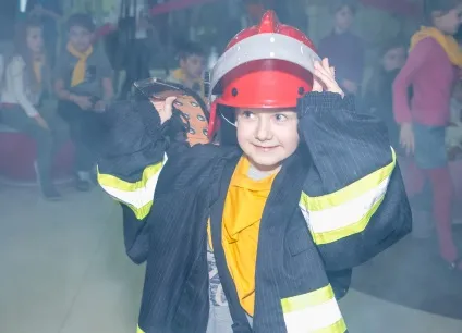 Вчитися і грати місто професій для дітей