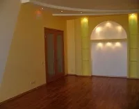 Укладання плінтуса на ламінат і його кріплення, фото приклади, а також допомога у виборі плінтуса для