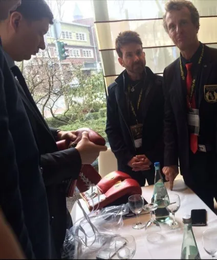 В яких рукавичках б'ються кращі боксери світу (світу) В яких рукавичках б'ються кращі боксери світу