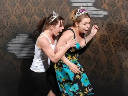 У владі страху відвідувачі фабрики кошмарів «nightmares fear factory» (страху) У владі страху відвідувачі фабрики кошмарів «nightmares fear factory»