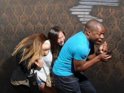 У владі страху відвідувачі фабрики кошмарів «nightmares fear factory» (влади) У владі страху відвідувачі фабрики кошмарів «nightmares fear factory»