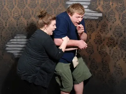 У владі страху відвідувачі фабрики кошмарів «nightmares fear factory» (влади) У владі страху відвідувачі фабрики кошмарів «nightmares fear factory»
