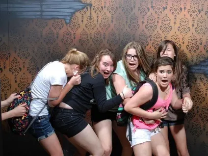У владі страху відвідувачі фабрики кошмарів «nightmares fear factory» (фабрики) У владі страху відвідувачі фабрики кошмарів «nightmares fear factory»