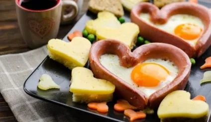 Яєчня серце рецепт з фото - покрокове приготування яєчні серце в сосиску (яєчня в сосиску серце) Яєчня серце рецепт з фото - покрокове приготування яєчні серце в сосиску
