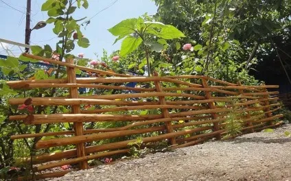 Огорожа з підручних матеріалів своїми руками (своїми) Огорожа з підручних матеріалів своїми руками