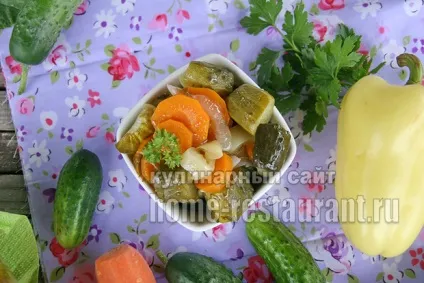 Хрусткі огірочки на зиму з перцем і морквою (перцем) Хрусткі огірочки на зиму з перцем і морквою
