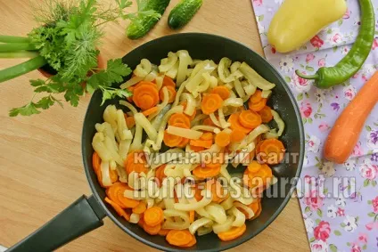 Хрусткі огірочки на зиму з перцем і морквою (хрусткі) Хрусткі огірочки на зиму з перцем і морквою