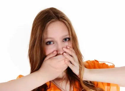 7 Частин тіла, які не потрібно чіпати руками