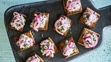 10 Рецептів смачних салатів з маринованими грибами, дачні кухня () (салат з маринованими грибами рецепт) 10 Рецептів смачних салатів з маринованими грибами, дачні кухня ()