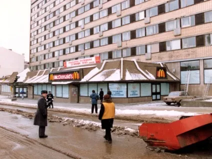 30 Історичних фото відкриття першого «макдональдса» в Москві в 1990 році - новини в фотографіях (макдональдса) 30 Історичних фото відкриття першого «макдональдса» в Москві в 1990 році - новини в фотографіях