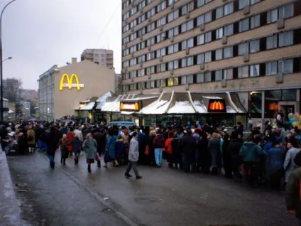 30 Історичних фото відкриття першого «макдональдса» в Москві в 1990 році - новини в фотографіях (відкриття) 30 Історичних фото відкриття першого «макдональдса» в Москві в 1990 році - новини в фотографіях
