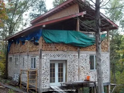 28 Будинків з дров