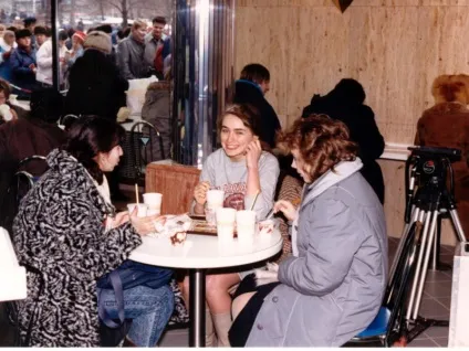 30 Історичних фото відкриття першого «макдональдса» в Москві в 1990 році - новини в фотографіях (макдональдса) 30 Історичних фото відкриття першого «макдональдса» в Москві в 1990 році - новини в фотографіях