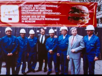 30 Історичних фото відкриття першого «макдональдса» в Москві в 1990 році - новини в фотографіях (першого) 30 Історичних фото відкриття першого «макдональдса» в Москві в 1990 році - новини в фотографіях
