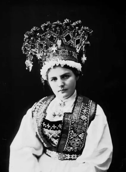 20 Фотографій чарівних норвезьких наречених в національних весільних костюмах