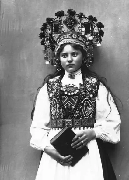 20 Фотографій чарівних норвезьких наречених в національних весільних костюмах