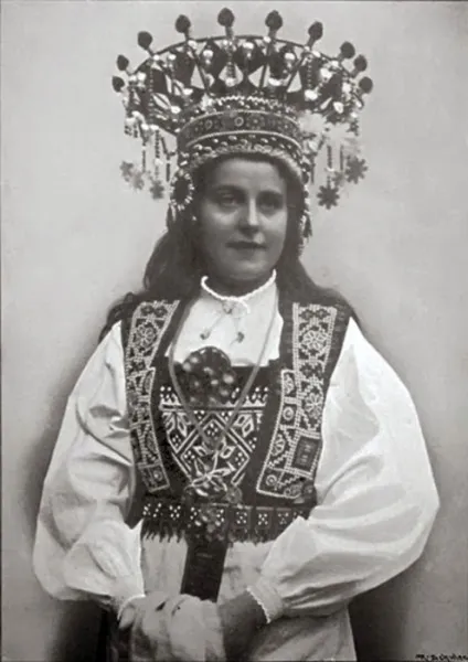 20 Фотографій чарівних норвезьких наречених в національних весільних костюмах