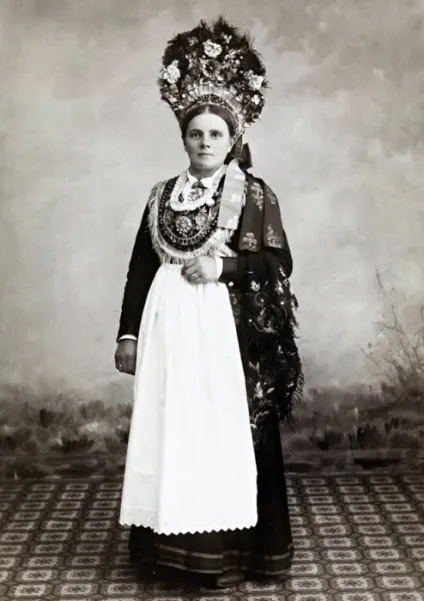 20 Фотографій чарівних норвезьких наречених в національних весільних костюмах