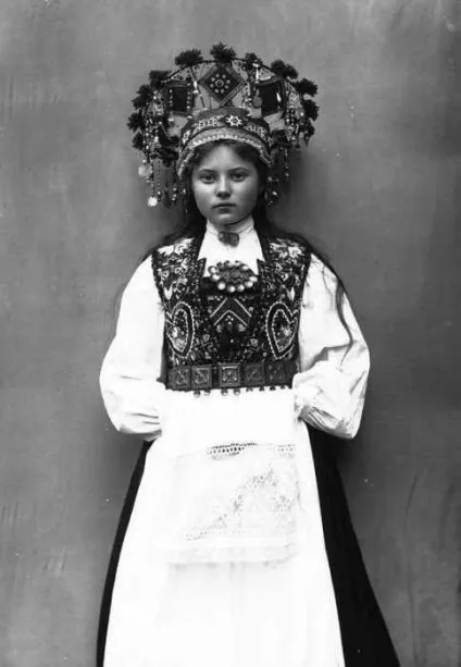 20 Фотографій чарівних норвезьких наречених в національних весільних костюмах
